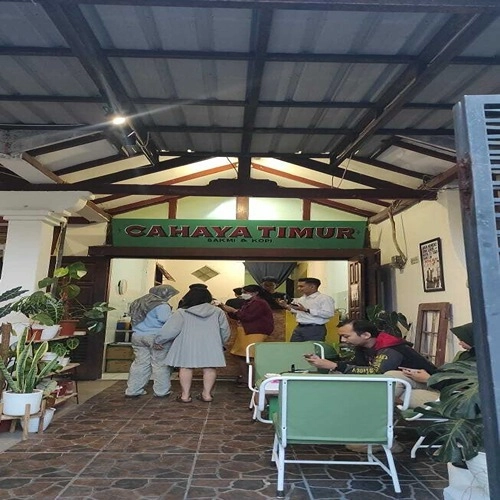 CAHAYA TIMUR BAKMI DAN KOPI - Kendangsari - Indonesian Restaurant - Photo 3