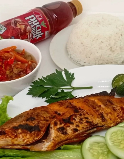 Ikan Bakar Laut Dermaga - Cibabat - Restoran Masakan Indonesia - Foto 2