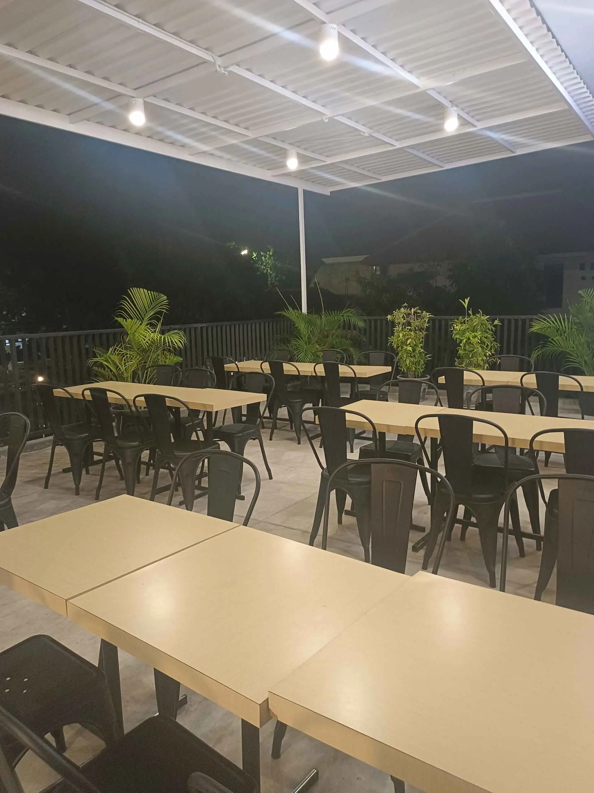 HULA MALA - Dharmahusada - Restoran Nasi Goreng - Foto 3