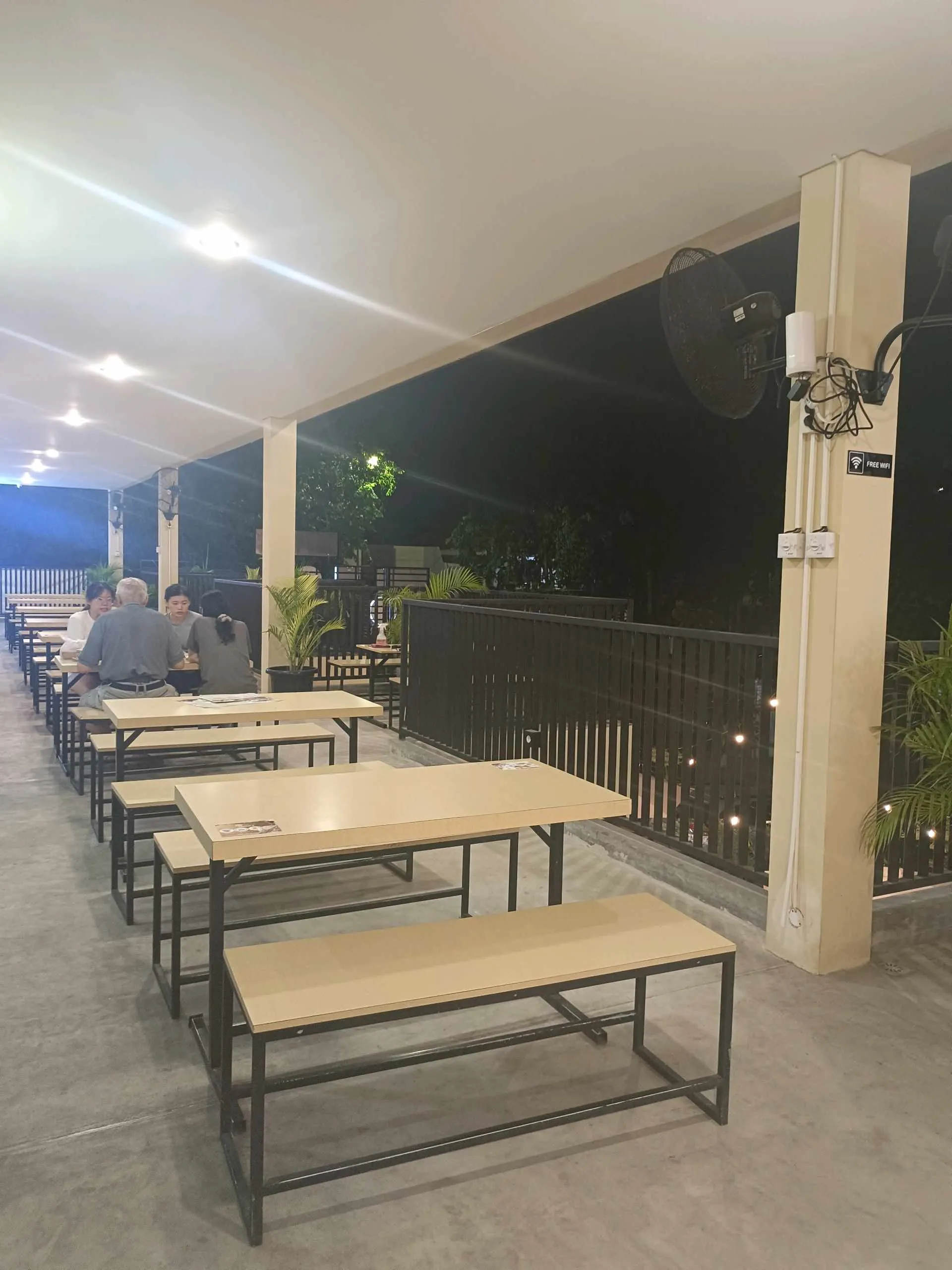 HULA MALA - Dharmahusada - Restoran Nasi Goreng - Foto 2