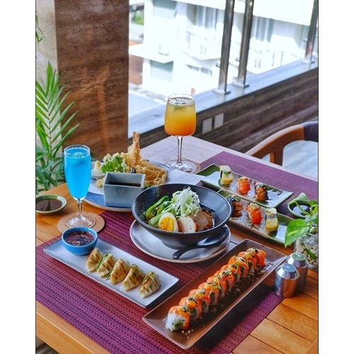 Hiromi Japanese Ramen and Sushi Restaurant - Benoa - Sushi Restaurant - Photo 2