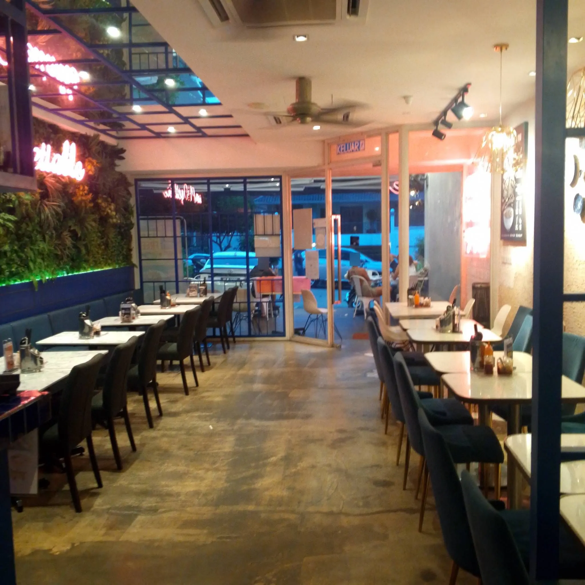 Super Saigon - Bangsar - Vietnamese Restaurant - Photo 3