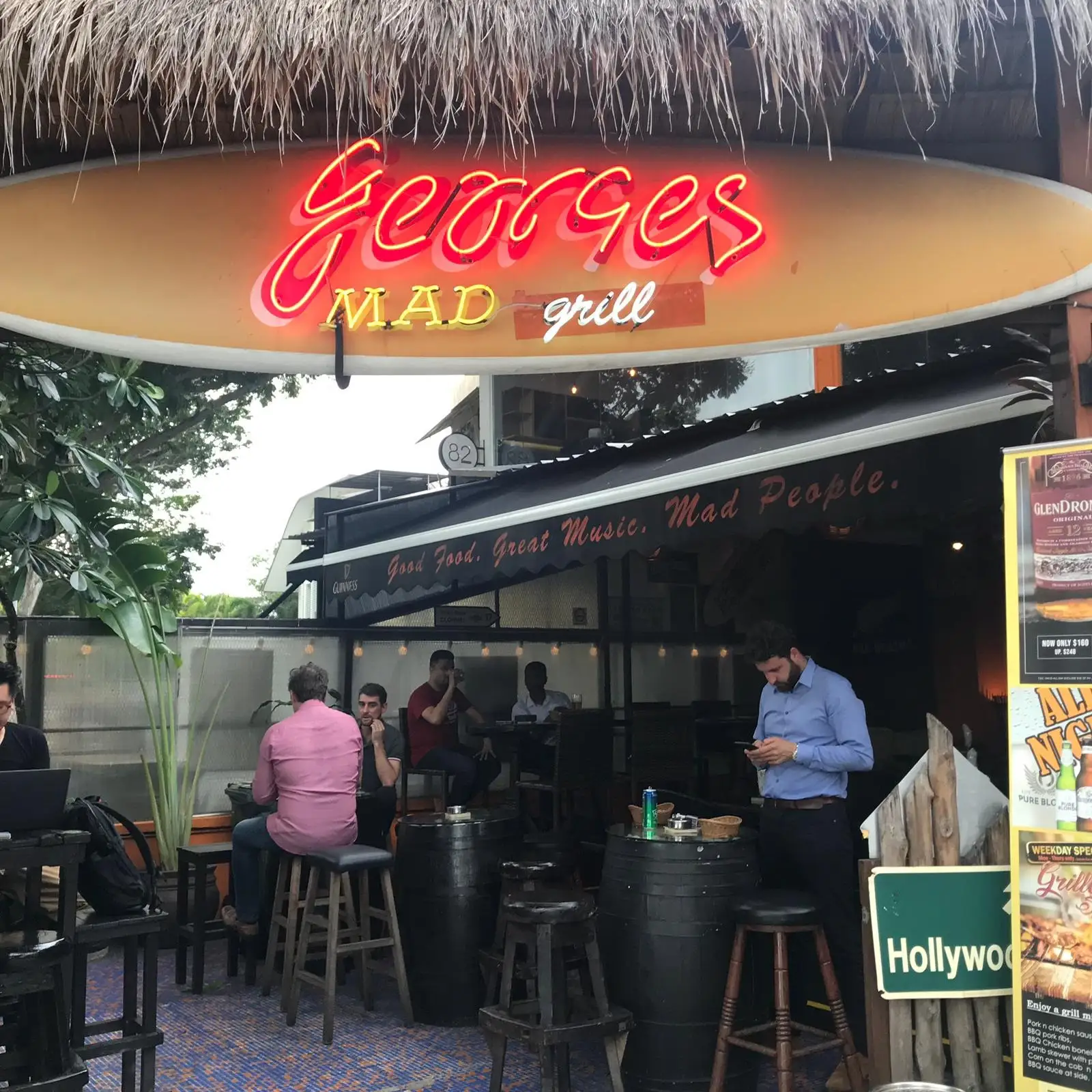 Georges Mad Bar & Grill - 687 E Coast Road - Western Restaurant - Photo 3